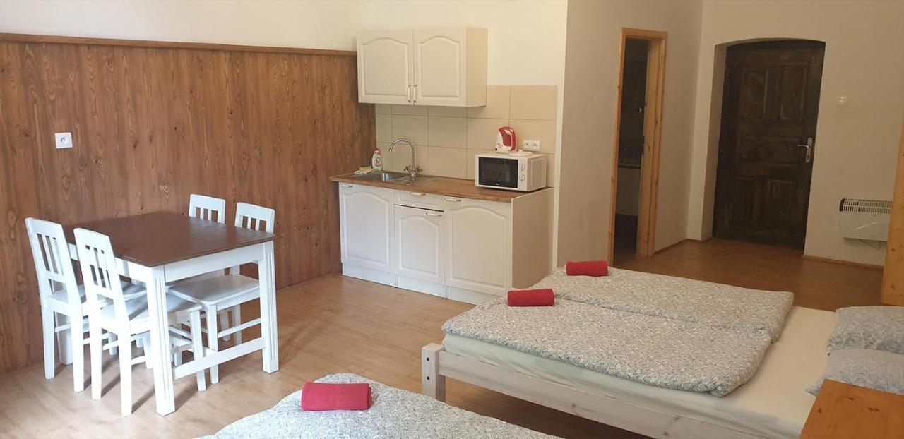 Hotel Penzion A Restaurace U Baby Subrovy Kokorin Esterno foto