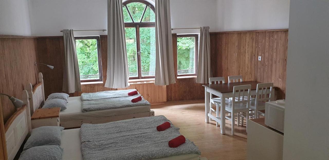 Hotel Penzion A Restaurace U Baby Subrovy Kokorin Esterno foto